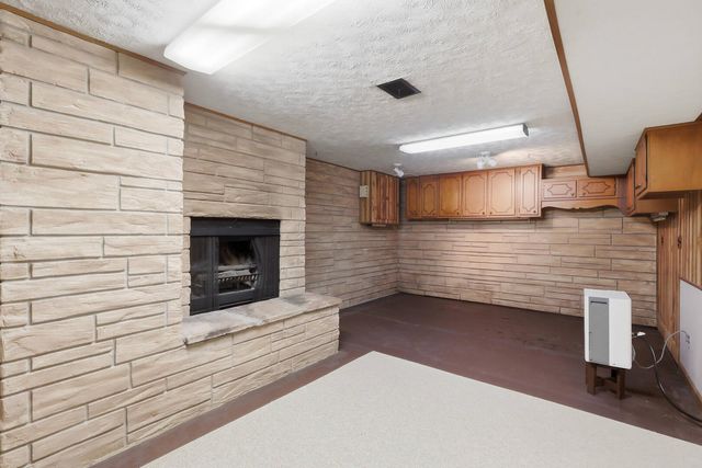 3822 Wilkes Avenue, Davenport, IA 52806