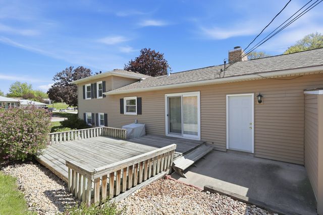 3822 Wilkes Avenue, Davenport, IA 52806