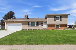 3822 Wilkes Avenue, Davenport, IA 52806