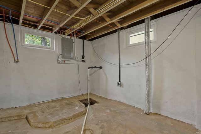 1011 Jefferson Avenue, Evansville, IN 47714