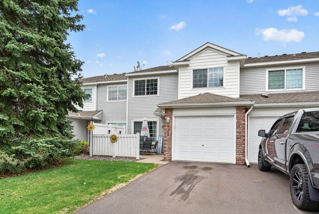 7164 Quarry Avenue NE, Elk River, MN 55330