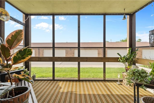 22934 Mastick Road 102, Fairview Park, OH 44126