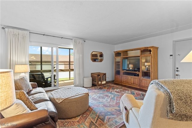 22934 Mastick Road 102, Fairview Park, OH 44126