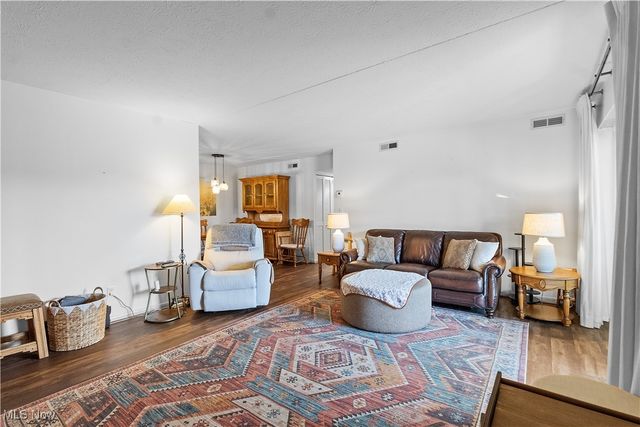 22934 Mastick Road 102, Fairview Park, OH 44126