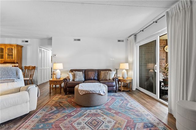 22934 Mastick Road 102, Fairview Park, OH 44126