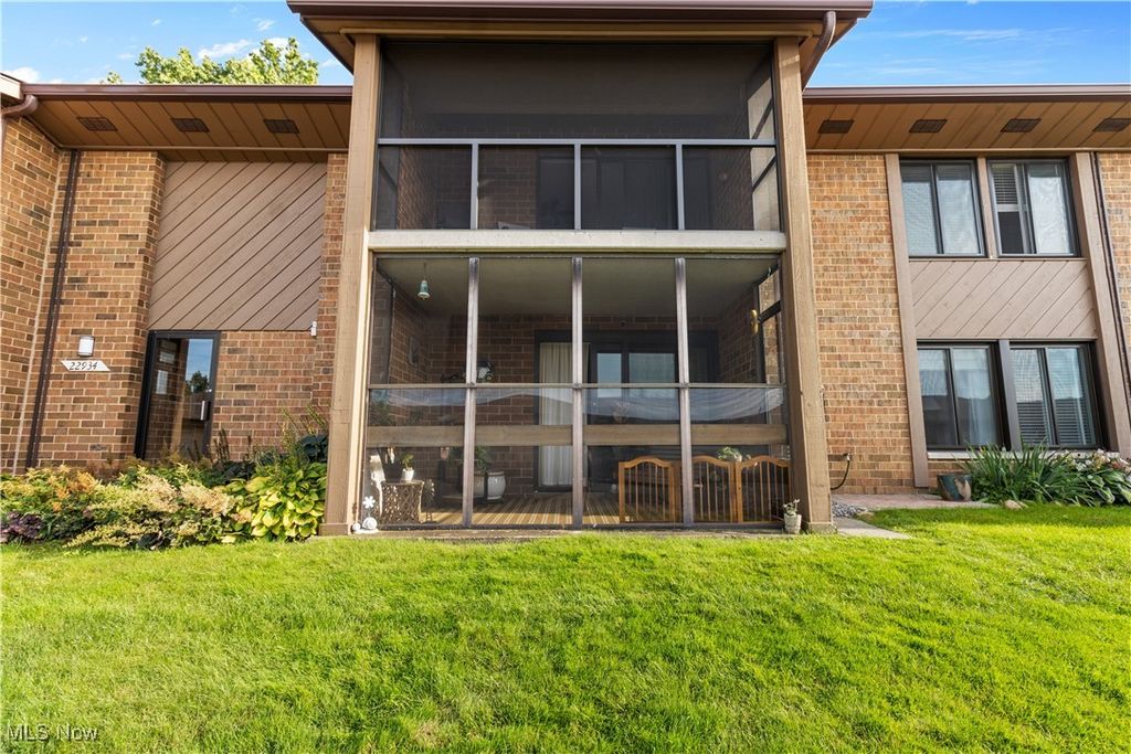 22934 Mastick Road 102, Fairview Park, OH 44126