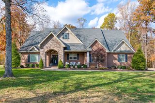1048 Ridglea Dr, Burns, TN 37029