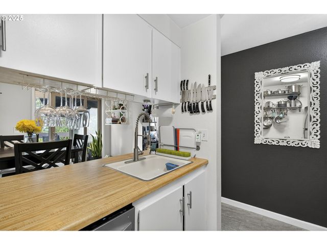 44 EAGLE CREST Dr 18, Lake Oswego, OR 97035