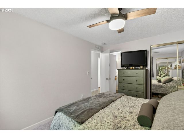 44 EAGLE CREST Dr 18, Lake Oswego, OR 97035