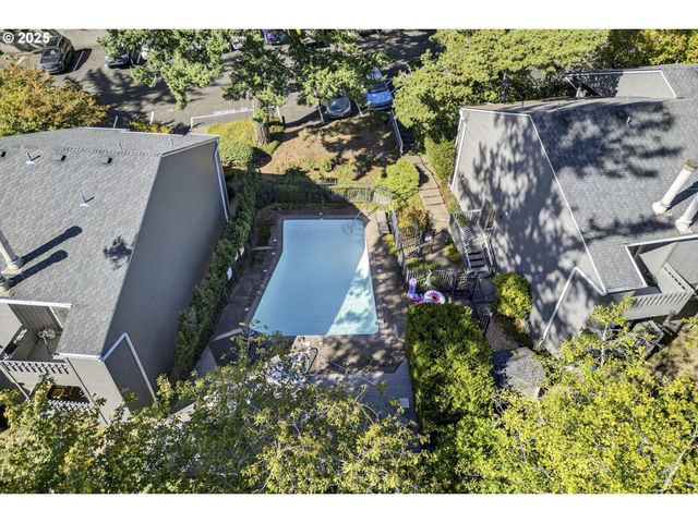 44 EAGLE CREST Dr 18, Lake Oswego, OR 97035