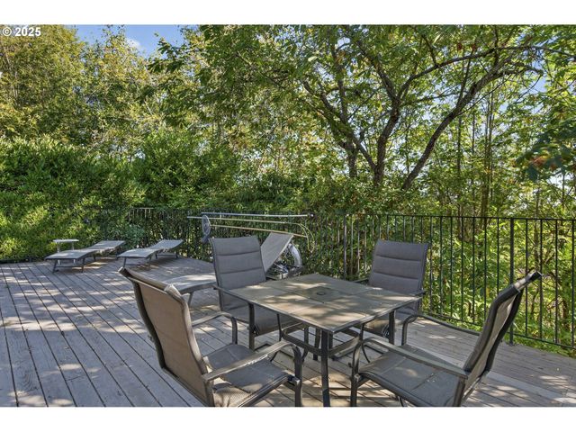 44 EAGLE CREST Dr 18, Lake Oswego, OR 97035