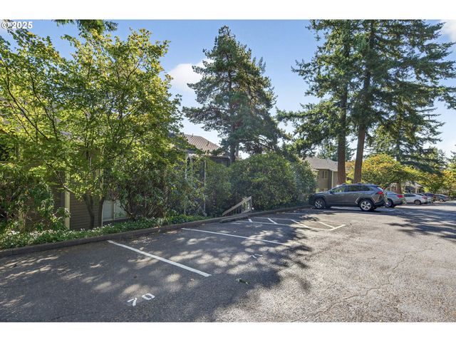 44 EAGLE CREST Dr 18, Lake Oswego, OR 97035