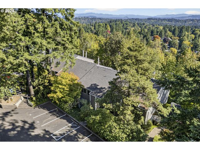 44 EAGLE CREST Dr 18, Lake Oswego, OR 97035