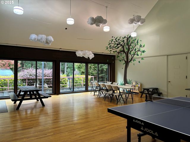 44 EAGLE CREST Dr 18, Lake Oswego, OR 97035