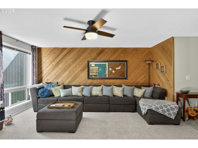 44 EAGLE CREST Dr 18, Lake Oswego, OR 97035