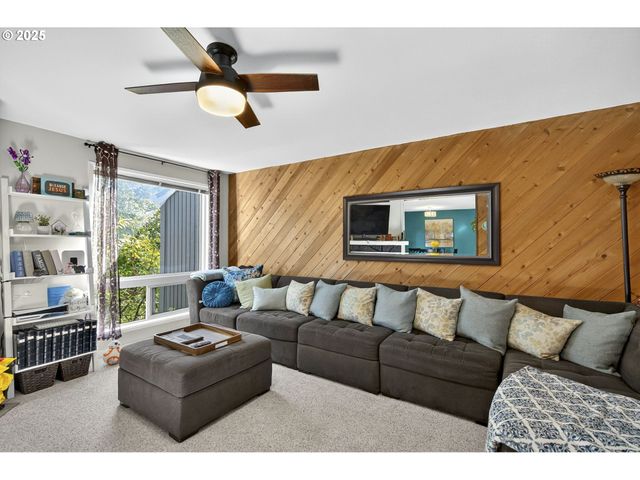 44 EAGLE CREST Dr 18, Lake Oswego, OR 97035
