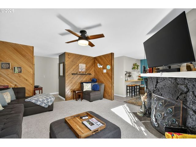 44 EAGLE CREST Dr 18, Lake Oswego, OR 97035