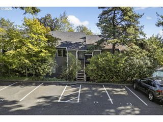 44 EAGLE CREST Dr 18, Lake Oswego, OR 97035