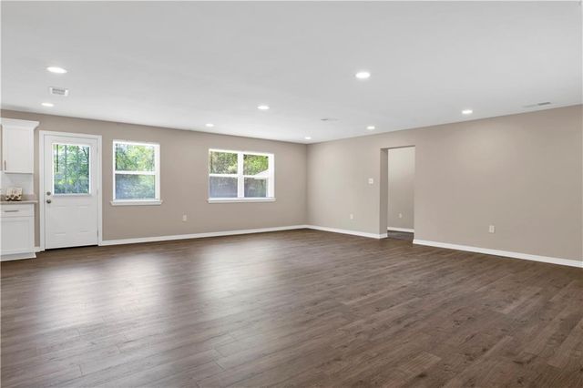 27 Mckeough Avenue, Saraland, AL 36571