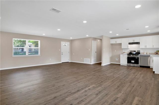 27 Mckeough Avenue, Saraland, AL 36571