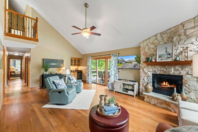 1722 Journeys DRIVE, Hartland, WI 53029