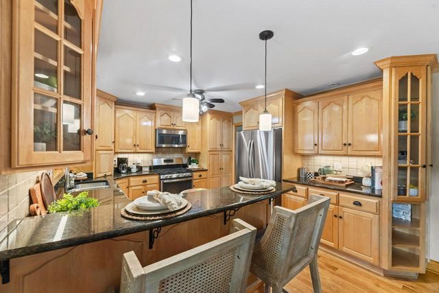 1722 Journeys DRIVE, Hartland, WI 53029