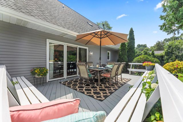 1722 Journeys DRIVE, Hartland, WI 53029