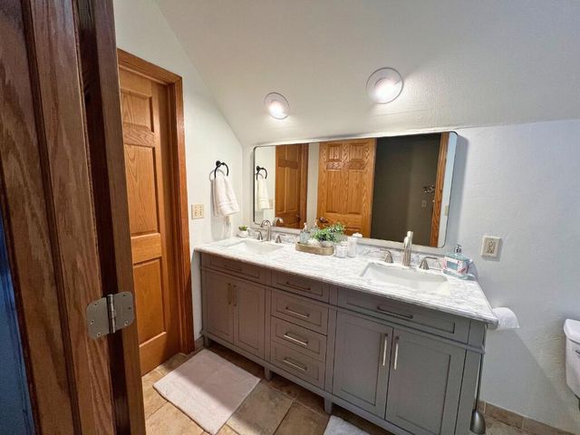 1722 Journeys DRIVE, Hartland, WI 53029