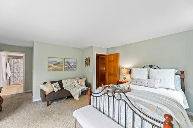 1722 Journeys DRIVE, Hartland, WI 53029