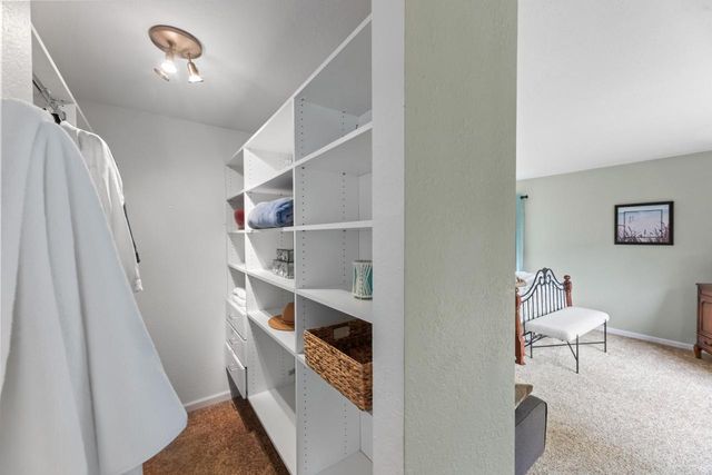 1722 Journeys DRIVE, Hartland, WI 53029