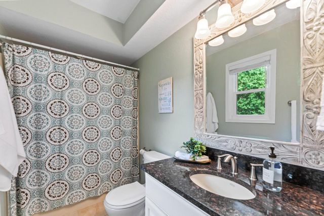 1722 Journeys DRIVE, Hartland, WI 53029