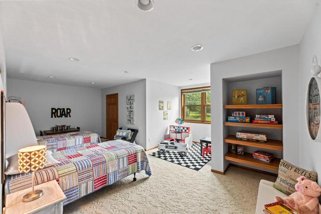 1722 Journeys DRIVE, Hartland, WI 53029