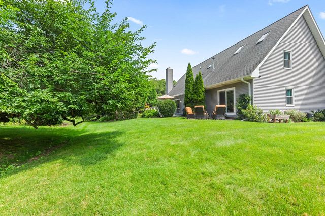 1722 Journeys DRIVE, Hartland, WI 53029