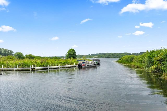 1722 Journeys DRIVE, Hartland, WI 53029