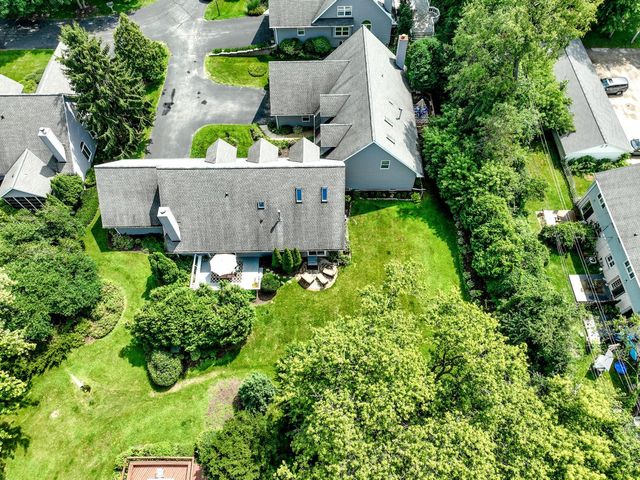 1722 Journeys DRIVE, Hartland, WI 53029