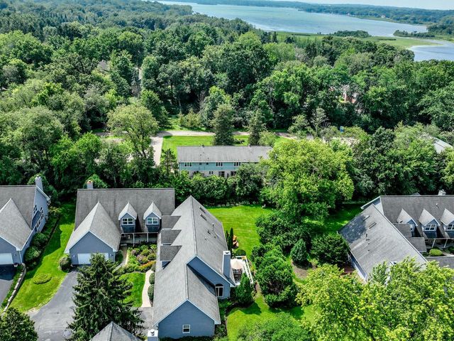 1722 Journeys DRIVE, Hartland, WI 53029