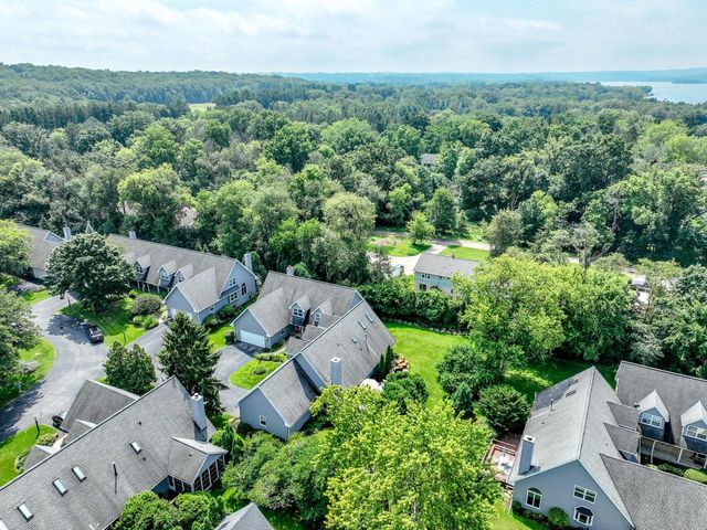 1722 Journeys DRIVE, Hartland, WI 53029