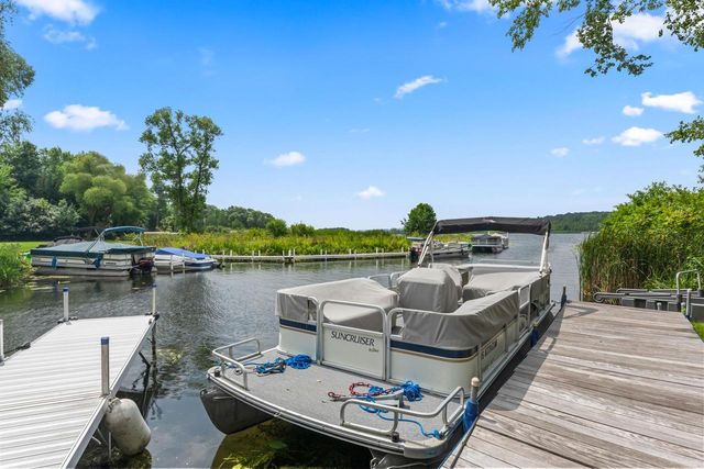 1722 Journeys DRIVE, Hartland, WI 53029