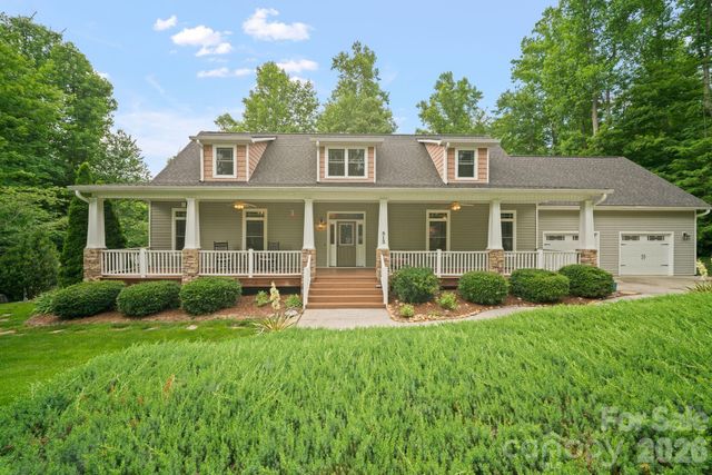 813 Beech Tree Place, Hendersonville, NC 28792