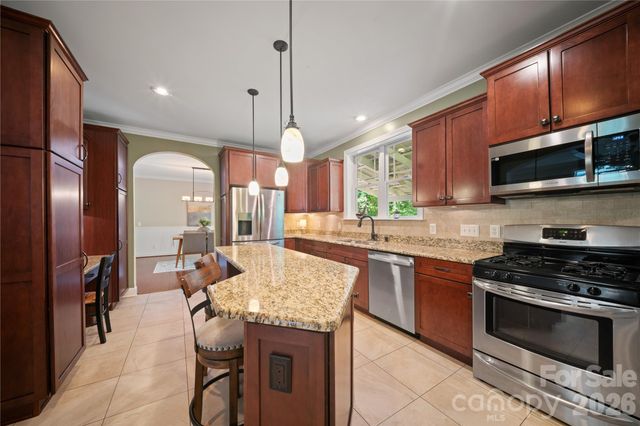 813 Beech Tree Place, Hendersonville, NC 28792