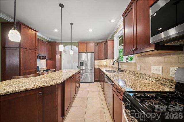 813 Beech Tree Place, Hendersonville, NC 28792