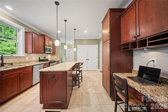 813 Beech Tree Place, Hendersonville, NC 28792