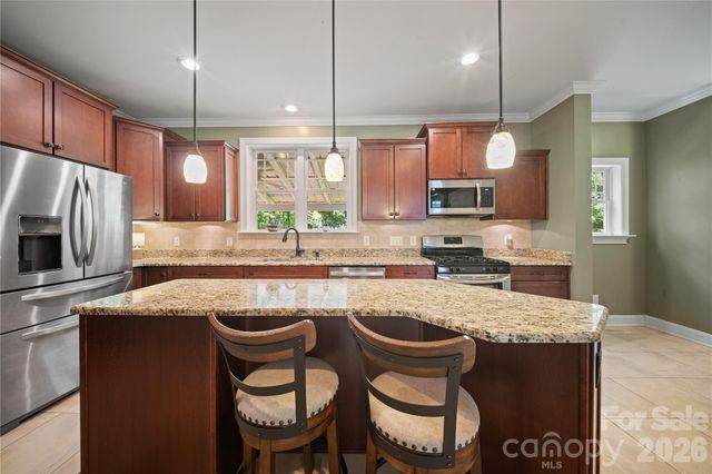 813 Beech Tree Place, Hendersonville, NC 28792