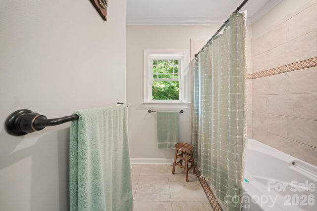 813 Beech Tree Place, Hendersonville, NC 28792