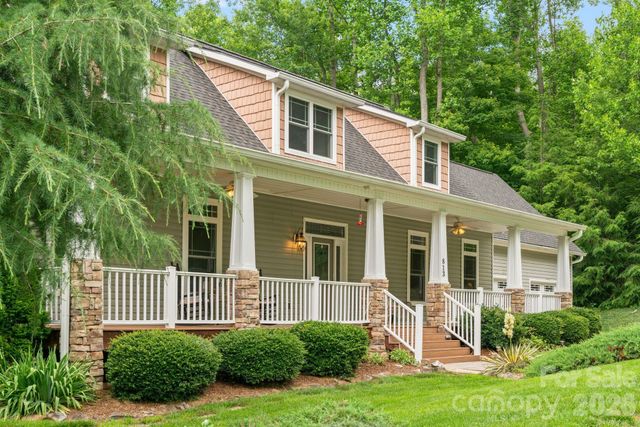 813 Beech Tree Place, Hendersonville, NC 28792