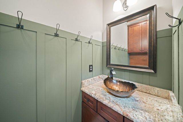813 Beech Tree Place, Hendersonville, NC 28792