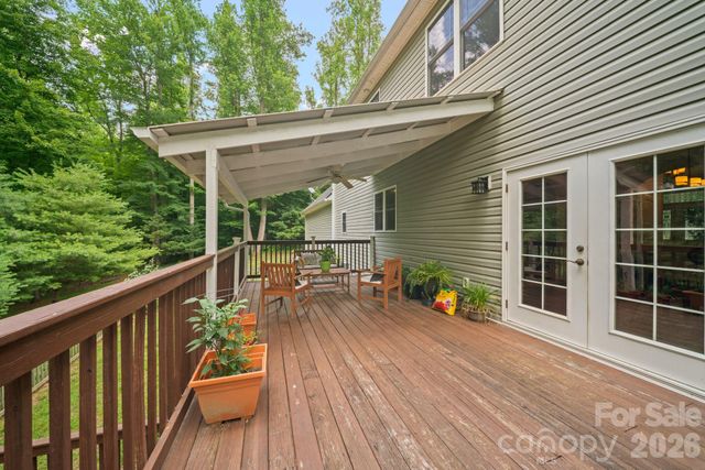 813 Beech Tree Place, Hendersonville, NC 28792