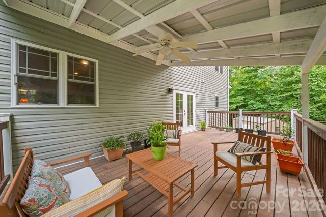 813 Beech Tree Place, Hendersonville, NC 28792