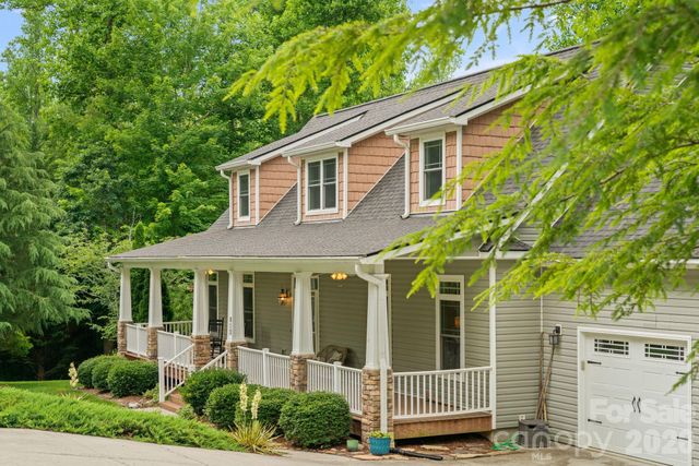 813 Beech Tree Place, Hendersonville, NC 28792