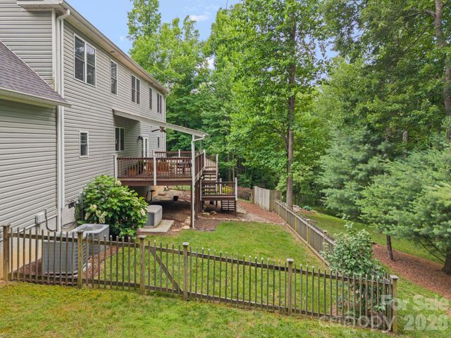 813 Beech Tree Place, Hendersonville, NC 28792